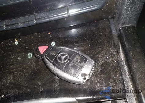 2010 Mercedes-Benz E 350 4Matic из США, поврежденный, VIN WDDHF8HB9AA084052